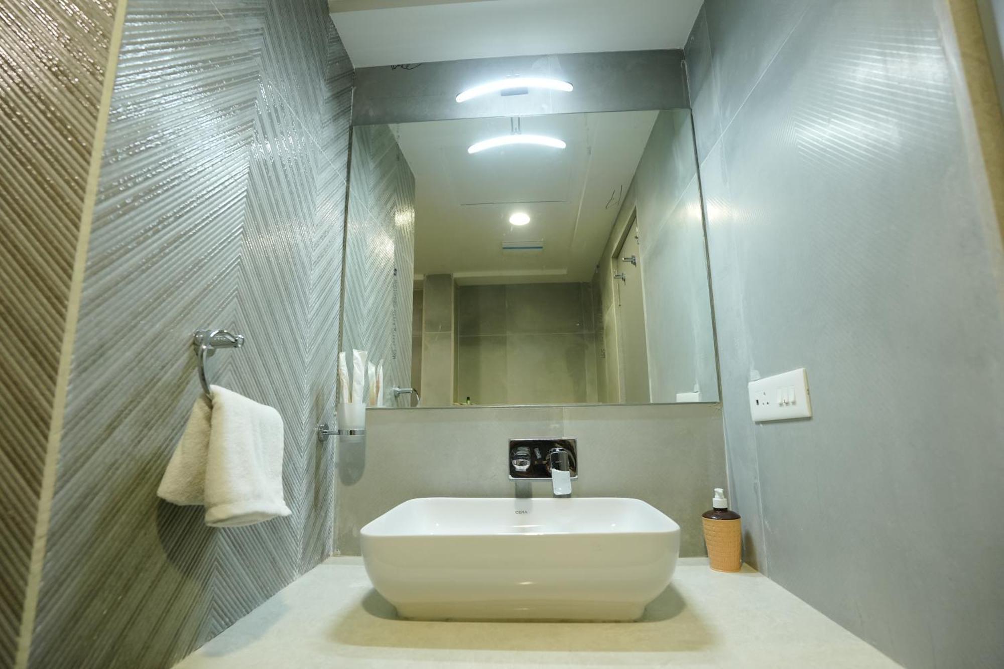 Hotel 6 Seasons, Koregoan Park, Pune Exterior photo